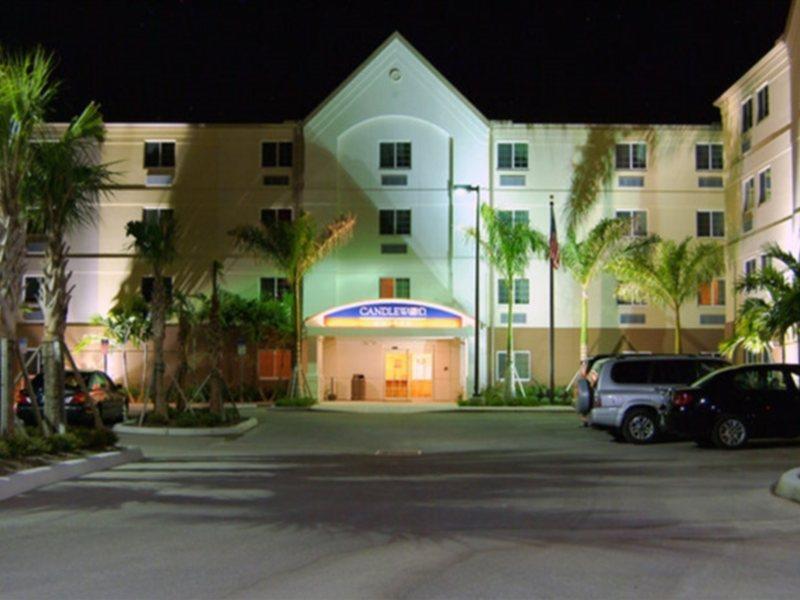 Candlewood Suites Fort Myers/Sanibel Gateway By Ihg Exterior foto