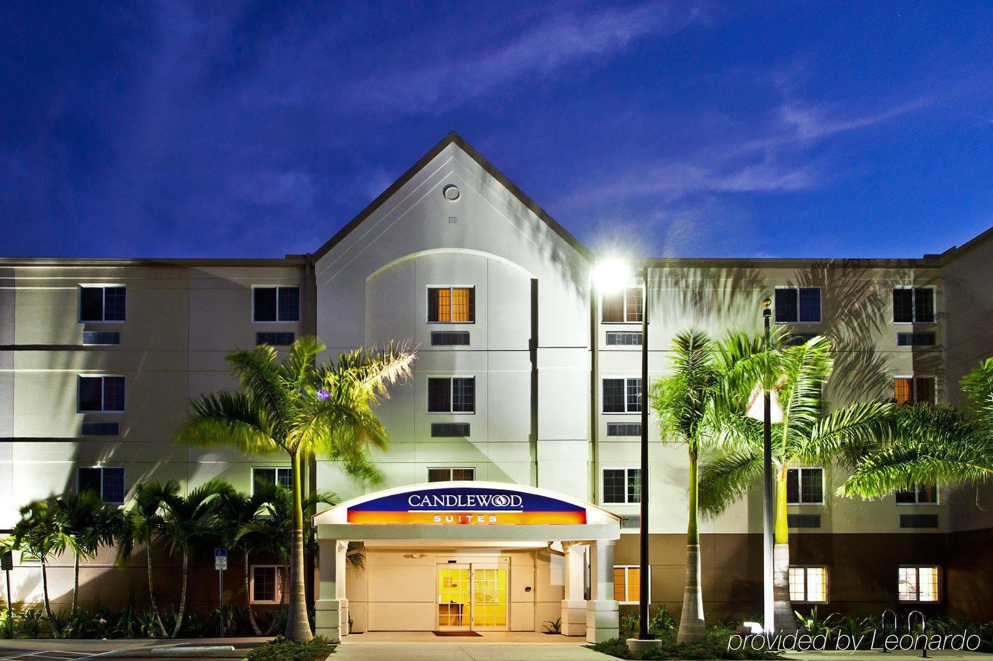 Candlewood Suites Fort Myers/Sanibel Gateway By Ihg Exterior foto
