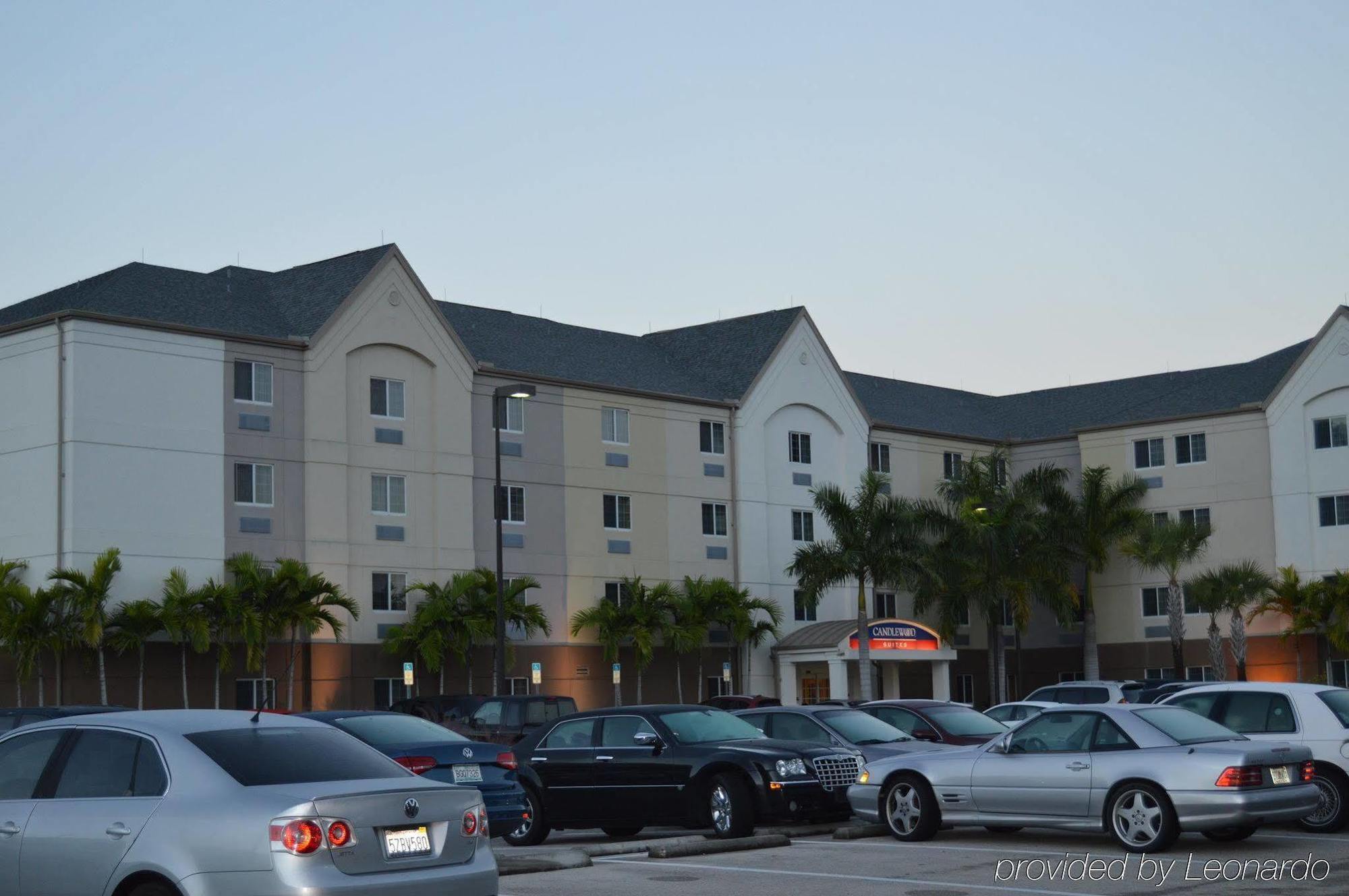 Candlewood Suites Fort Myers/Sanibel Gateway By Ihg Exterior foto